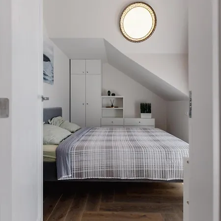 Hill Garden Terrace *