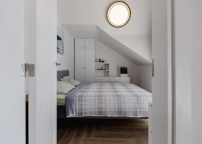 Hill Garden Terrace *